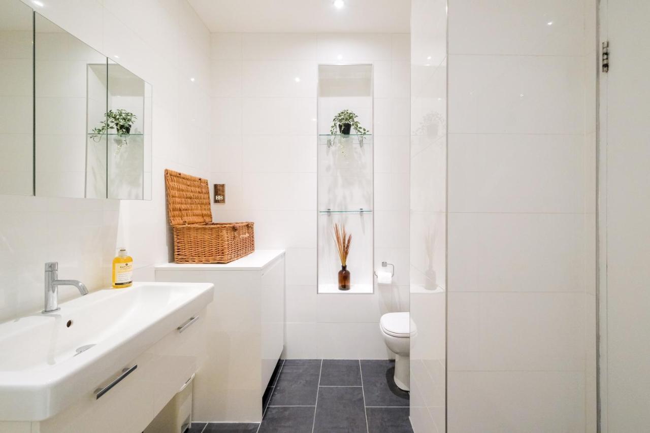 Lovely 2 Bed Flat In Canal Side Gated Development Apartment London Exterior photo