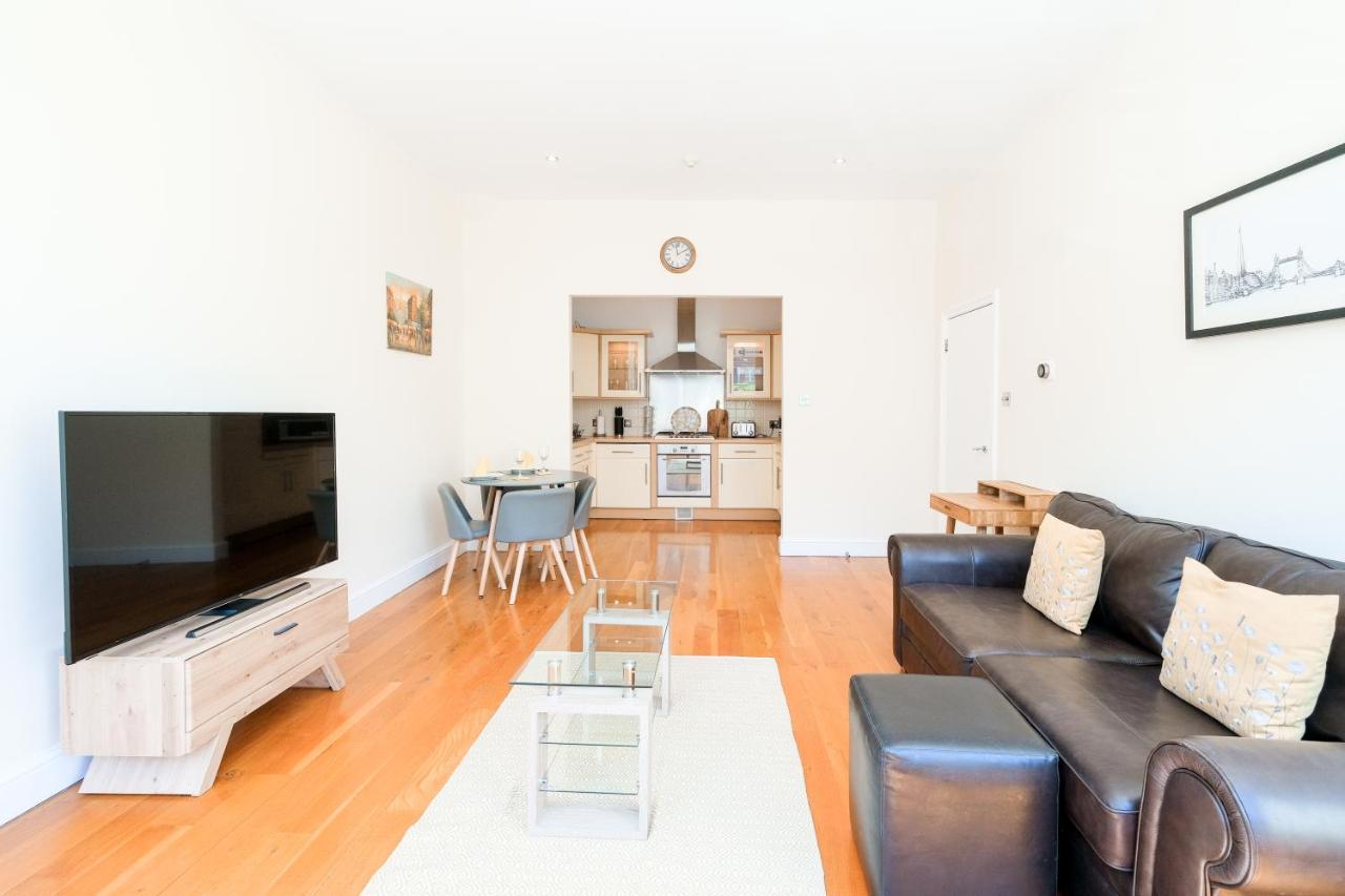 Lovely 2 Bed Flat In Canal Side Gated Development Apartment London Exterior photo